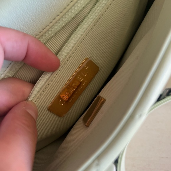 Chanel 19 season 22C brand new                    💚All inclusions ! - Picture 7 of 16